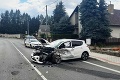 Hrozivá nehoda na východe Slovenska! Nákladné auto skončilo v rodinnom dome