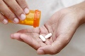 Užívate pravidelne lieky proti bolesti? Lekári varujú: 4 vážne zdravotné riziká, ktoré vám hrozia
