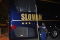 A má to spočítané: Fanúšik Ferncvárosu, ktorý hodil kameň do autobusu Slovana, spoznal svoj trest!