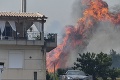 Horiace peklo v Grécku: Krajina bojuje s ďalším rozsiahlym požiarom, evakuovať museli viacero dedín