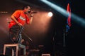 Frontman Polemicu Bejzo po hrozivom páde na festivale: Návrat na pódium cez bolesť!
