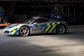 Cestným pirátom v Česku odzvonilo: Policajti budú ulice brázdiť na Ferrari! Sledujte to fáro