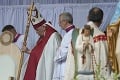Pápež František celebroval omšu na štadióne v Kanade: Vyzval na ukončenie násilia