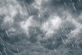 Slovensko zasiahnu búrky, meteorológovia vydávajú výstrahy: V týchto okresoch sa majte na pozore!