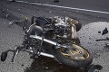 Hrozivé zábery z nehody pri Dunajskej Strede: Vodič motorky ostal po zrážke v bezvedomí