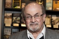 Napadnutie autora Satanských veršov odsudzuje aj Biely dom: Útok na Rushdieho je otrasný!