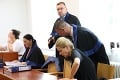 Jankovská sa triasla, plakala a musel ju podopierať advokát: Môže sa vyhnúť trestu pre psychické problémy?
