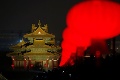 Situácia je kritická, v Číne vypínajú osvetlenie a reklamy: Príčina vás zaručene prekvapí