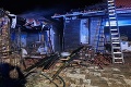 Nočný požiar v pri rodinnom dome postavil hasičov na nohy: Bolestivý pohľad na zničené miesto
