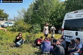 Na hranici zadržali desiatky nelegálnych migrantov: Pašerák sa snažil o útek do poslednej sekundy