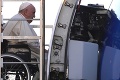 Pápež pricestoval na trojdňovú návštevu Kazachstanu: Jeden detail upútal pozornosť