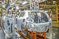 Svetové automobilky pozastavujú výrobu áut: Kritický nedostatok kľúčovej suroviny