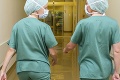 Je to potvrdené! Vláda schválila zvýšenie platov zdravotníkov: Predíde sa hromadným výpovediam?