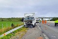 Hrozivá nehoda na D1: Kamionista opravoval na diaľnici defekt, zmietol ho jeho kolega!