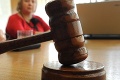 Makó sa dostavil na súd v kauze nelegálnej výroby cigariet: Nesvedčil, pojednávanie sa zrušilo