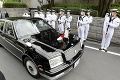 V Tokiu sa začal pohreb zavraždeného expremiéra Abeho: Tisícky smútiacich hostí aj bojkot