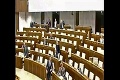 Ján Kerekréti odpadol v pléne: Kolaps poslanca pred hlasovaním! Čo sa vlastne stalo?