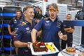 Oslávi Max Verstappen 25. narodeniny titulom?