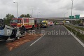 Na diaľnici v Bratislave sa zrazili 4 autá: Desivý pohľad na miesto nehody!