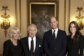 Portrét Karola III. s rodinou je vonku: Harry s Meghan z kola von! Kráľ vyslal synovi jasný signál