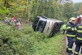 Vyšetrovanie nehody prevráteného autobusu pri Leviciach: Nafúkal vodič a ako sa nehoda stala?!
