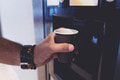 Pijete čaj či kávu z automatu? Odporné, čo zistili vedci: Z automatu si už horúci nápoj nekúpite