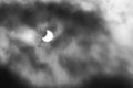 Čiastočné zatmenie Slnka ohúrilo ľudí: Sledujte, čo na fotku raritného úkazu stačilo Lucii!