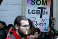 Slováci sa stretli na Námestí SNP, aby podporili LGBTI+ komunitu: Ostrá výzva pre vládu