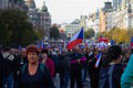 Na Václavskom námestí protestujú tisíce ľudí: Ľúbime ťa, Slovensko, ozývalo sa ulicami Prahy