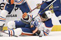 Desivé momenty v NHL: Hokejistovi korčuľa prerezala zápästie, skončil v nemocnici