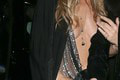 Topmodelka Kate Moss sa vracala z párty neskoro v noci: Keď zbadáte ten výstrih, vypadnú vám oči!