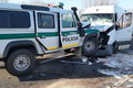 Hrozivá zrážka policajného auta a dodávky: Pyrotechnika so závažnými zraneniami odviezli do nemocnice!