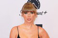 Taylor Swift úplne ovládla MTV EMA: Speváčka si odniesla štyri ceny a výzorom vyrazila dych!