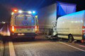 Nehoda na diaľnici D2! Vodič dodávky zrážku s kamiónom neprežil: Smer do Maďarska je neprejazdný