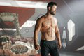 Herec Chris Hemsworth si dal zo zdravotných dôvodov pauzu: Thorovi hrozí Alzheimer!