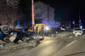 Vážna nehoda v Bratislave: Auto sa rozletelo na márne kúsky! Po vodiča musela prísť sanitka