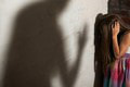 Odporný čin manželského páru: Polícia zadržala rodičov, ktorí zneužívali 14-ročnú dcéru! Neuveriteľné, čím si prešla