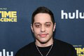 Je to oficiálne! Pete Davidson zbalil ďalšiu sexi kosť: Veď pozrite, ako si spolu hrkútali