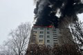 Panelák pohltili plamene: Museli evakuovať desiatky ľudí! Na pomoc dorazili aj zahraniční hasiči