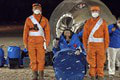 Traja čínski tajkonauti hlásia úspešný návrat na Zem: Na obežnej dráhe strávili pol roka