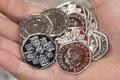Do obehu idú prvé mince s podobizňou Karola III.: Pozrite, ako vyzerajú! Detail, ktorý prekvapí