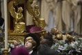 Pápež na štedrovečernej omši odsúdil nenásytnosť po moci a bohatstve: Zabúdame na význam Vianoc