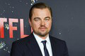 DiCaprio si narazil sexi kosť: Je dcérou známeho herca a je mladšia ako Leov najslávnejší film!