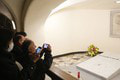 Vo Vatikáne otvorili pre verejnosť hrobku Benedikta XVI. († 95): Ráno na to čakalo množstvo veriacich