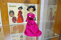 Ženské hrdinky z kníh v porcelánovej podobe: Detaily vystavovaných bábik v Stropkove vás ohromia