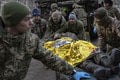 Peklo na východe: Ruské jednotky a vagnerovci sa tešia, Ukrajinci čelia masám živej sily