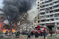 Obytná budova sa po ruskom útoku zmietala v plameňoch: Teroru podľahlo už 5 ľudí