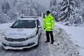 Stredné Slovensko sa borí so snehovou kalamitou, hasiči sú v pozore: Týmto miestam sa radšej vyhnite