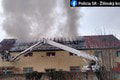 V Žiline pohltili plamene dvojpodlažnú budovu: Požiar likviduje 19 hasičov
