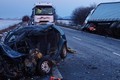Hrôzostrašná nehoda: Muž († 57) vletel pod kamión! Nemal šancu prežiť, z auta zostal šrot